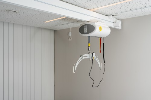 Ceiling lift - independent use ; Traverse Rail - Handi-Move Patient lift hoist