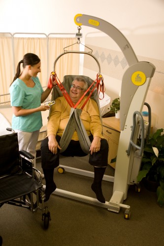 Mobile hoist 2600 (Victor) ; Bariatric sling (standard sling - version XXL) ; Combi spreader bar - Handi-Move Patient lift hoist